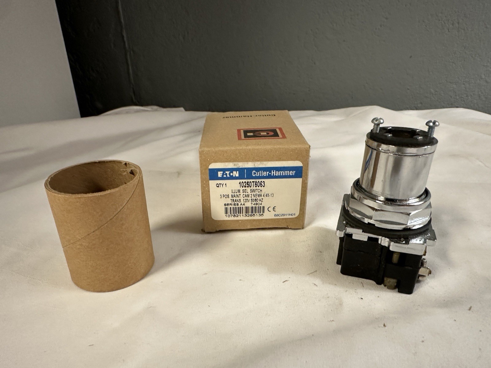 *NEW* Eaton Cutler-Hammer 10250T6063 Illuminated Selector Switch 3 Position 120V