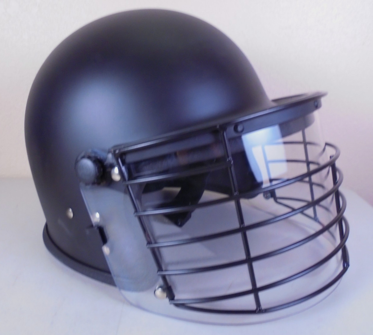 Pro Police Riot/Tactical Helmet Size Large/XL - New With Box -