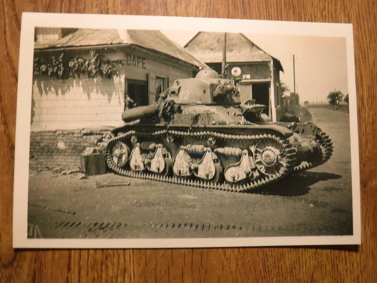 ONE BLACK & WHITE WORLD WAR II PICTURE OF A CAPTURED FRENCH TANK (2)