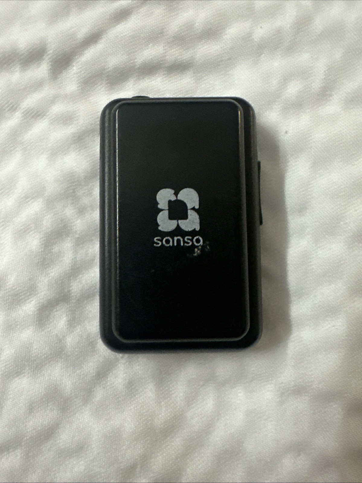 Sandisk Sansa Clip+ Clip Plus 4GB MP3 Player BUNDLE w/ USB Cable
