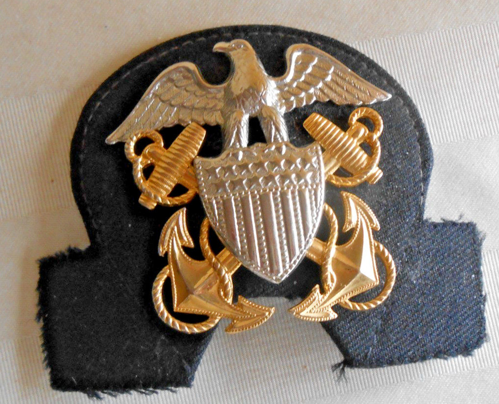 U.S. NAVY CAP BADGE DEVICE: OFFICER GENUINE - MOUNTED