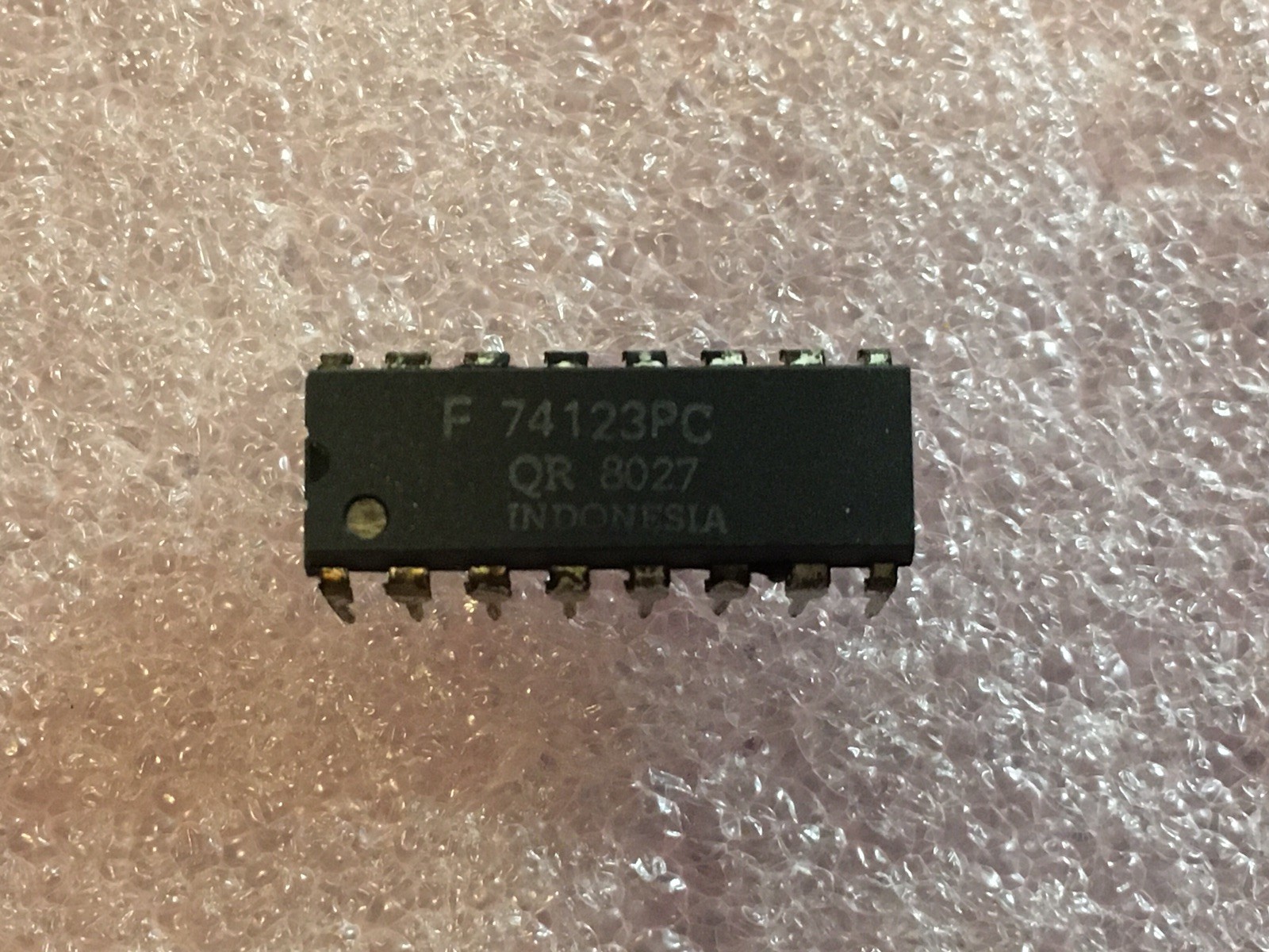 F74123PC 74123PC IC MULTIVIBRATOR 16-PIN DIP FAIRCHILD (LOT OF 2)