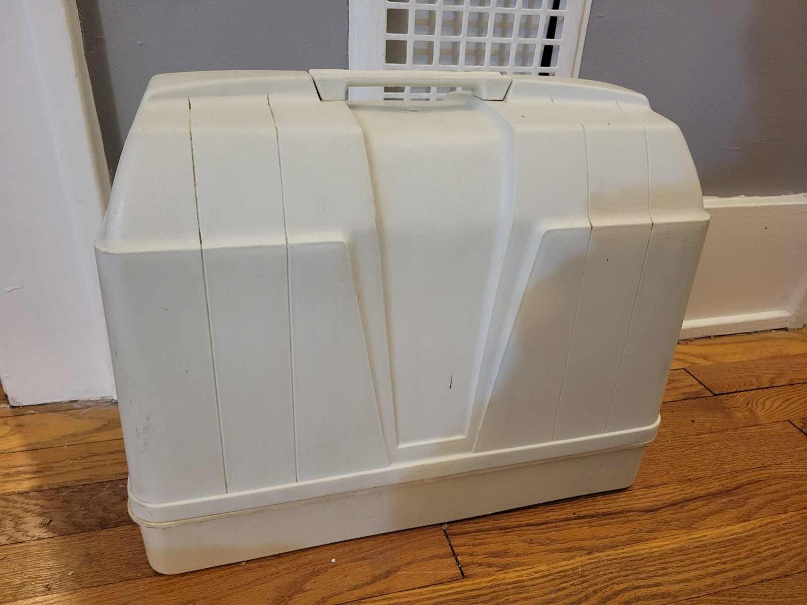 WHITE STRETCH STITCHES 940 Sewing Machine W/Pedal & Carrying Case NICE WORKS