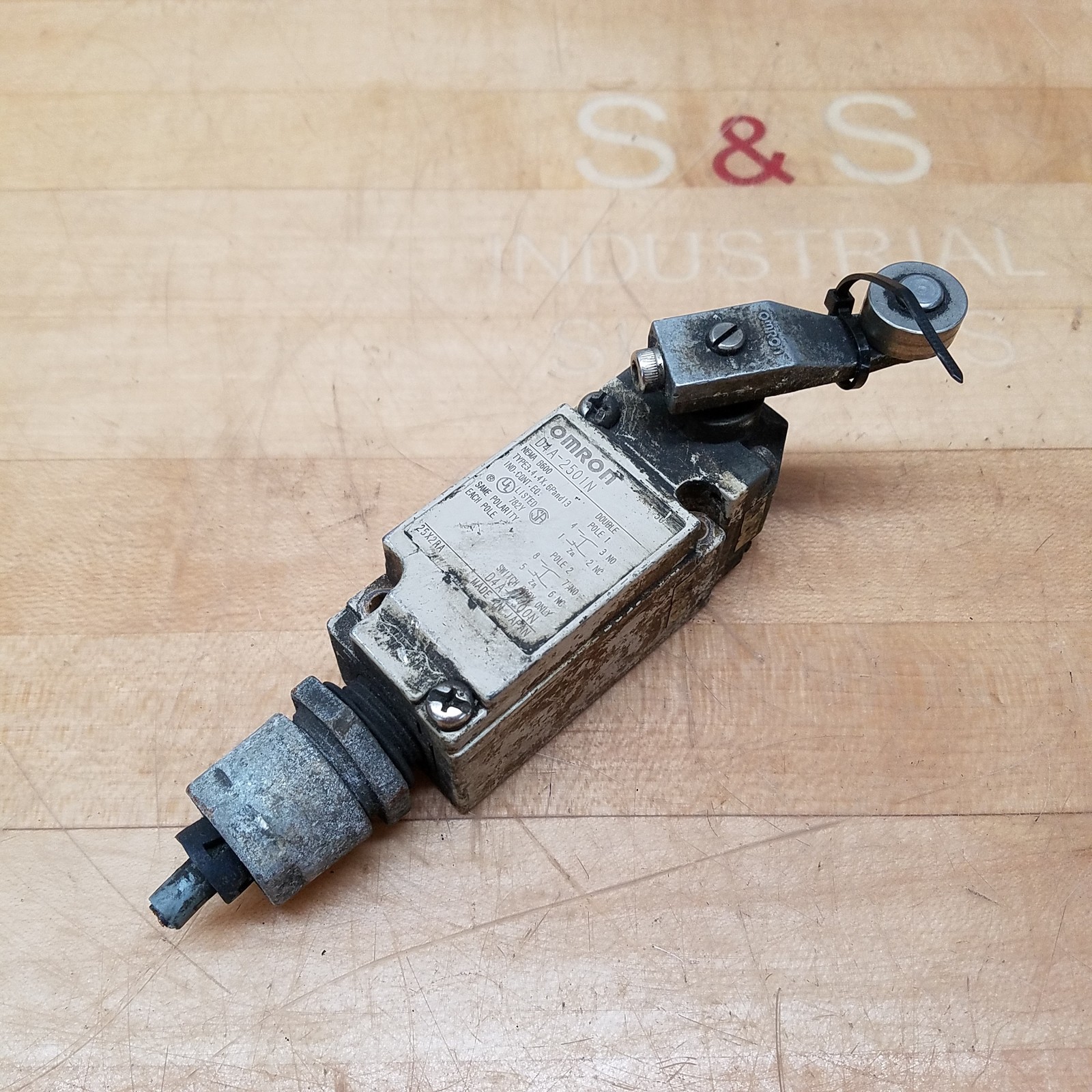 Omron D4A-2501N Limit Switch - USED