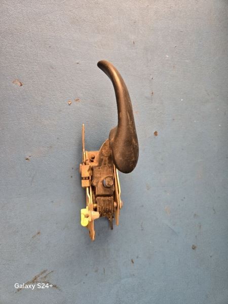 97 FORD PICKUP LEFT(driver side) INNER FRONT DOOR HANDLE 141682