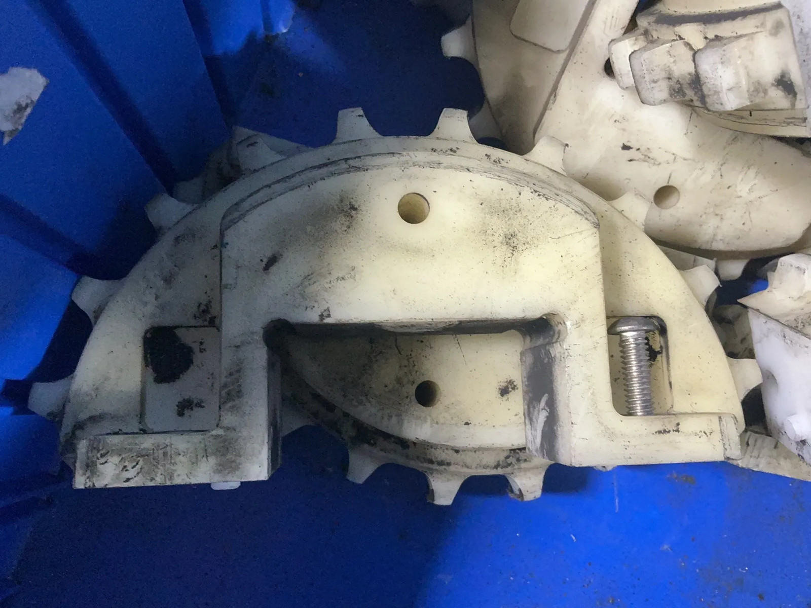 MOLDED PLASTIC SPLIT SPROCKETS