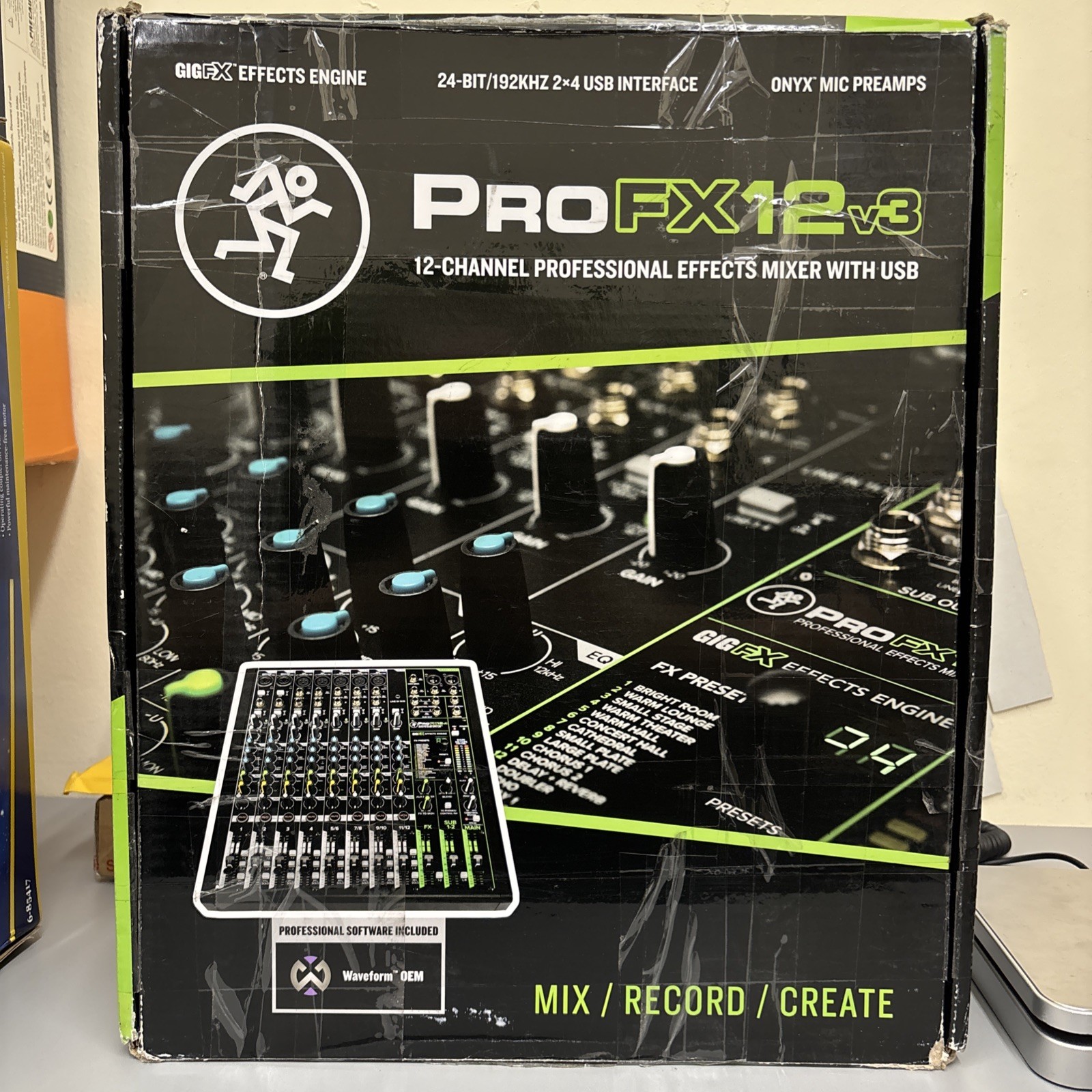 Mackie ProFXv3 Series, 12-Channel Professional Effects Mixer Unpowered ProFX12v3