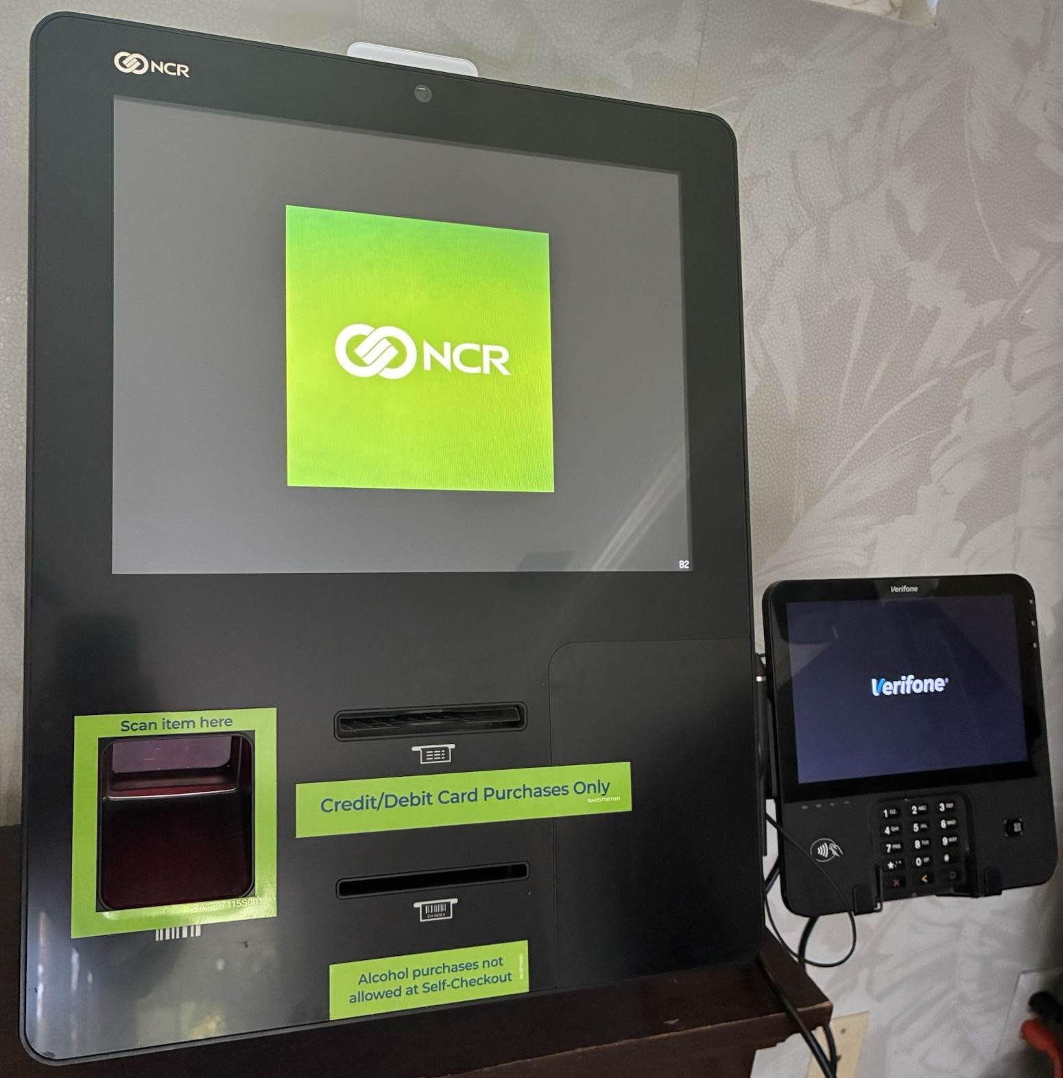 NCR SelfServ 90 Self Checkout Kiosk w Verifone Terminal Powers On - Pickup