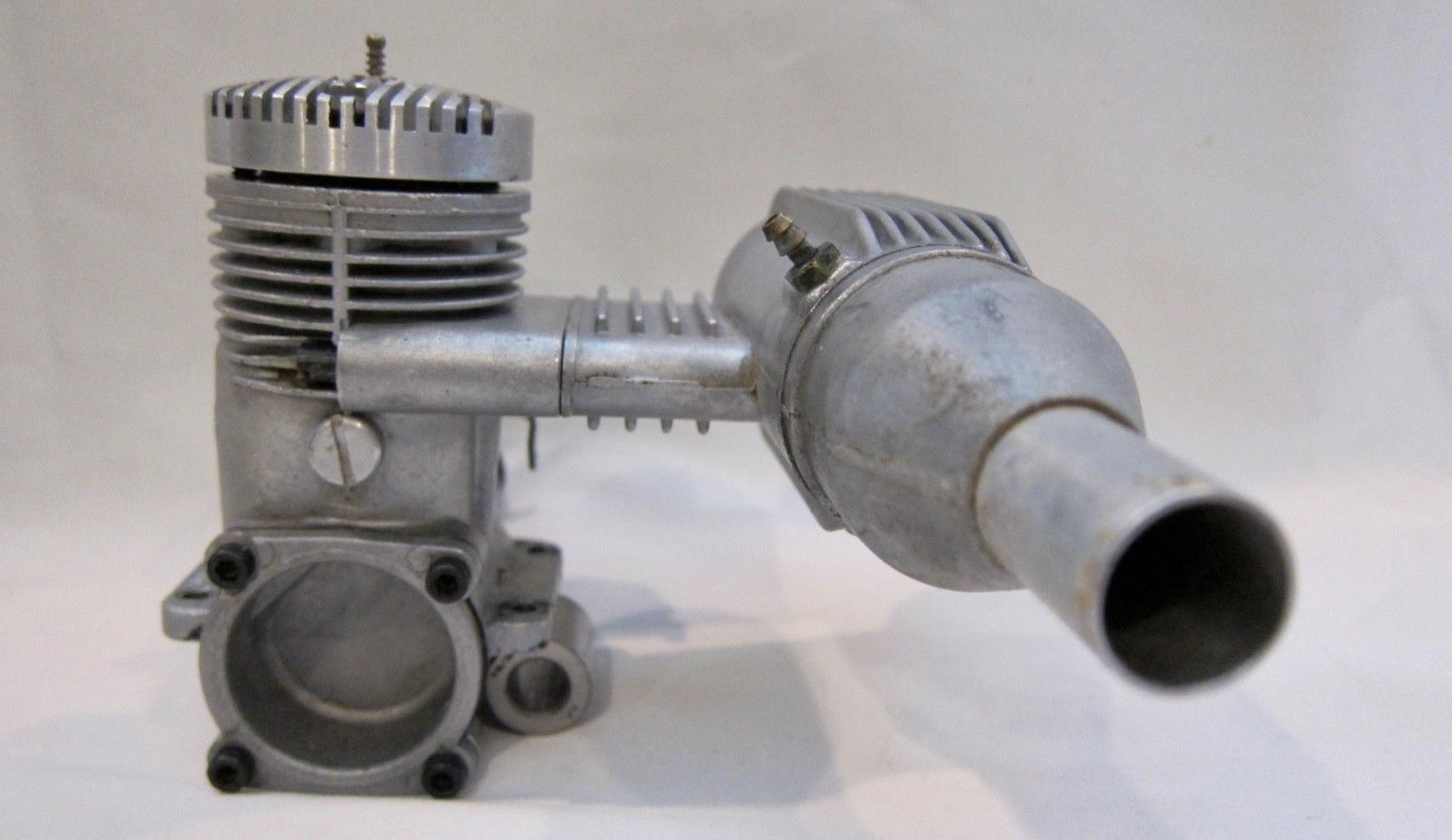 K&B 61 R/C Model Airplane Engine with Muffler