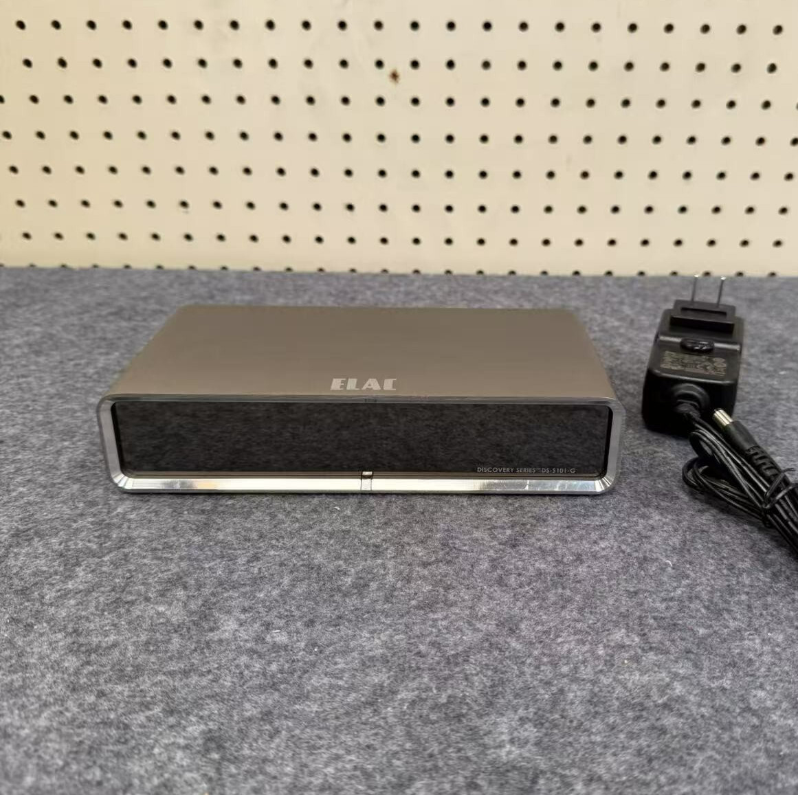 ELAC Discovery Series DS-S101-G Music Server, Streamer, Silver (Used, No Box)