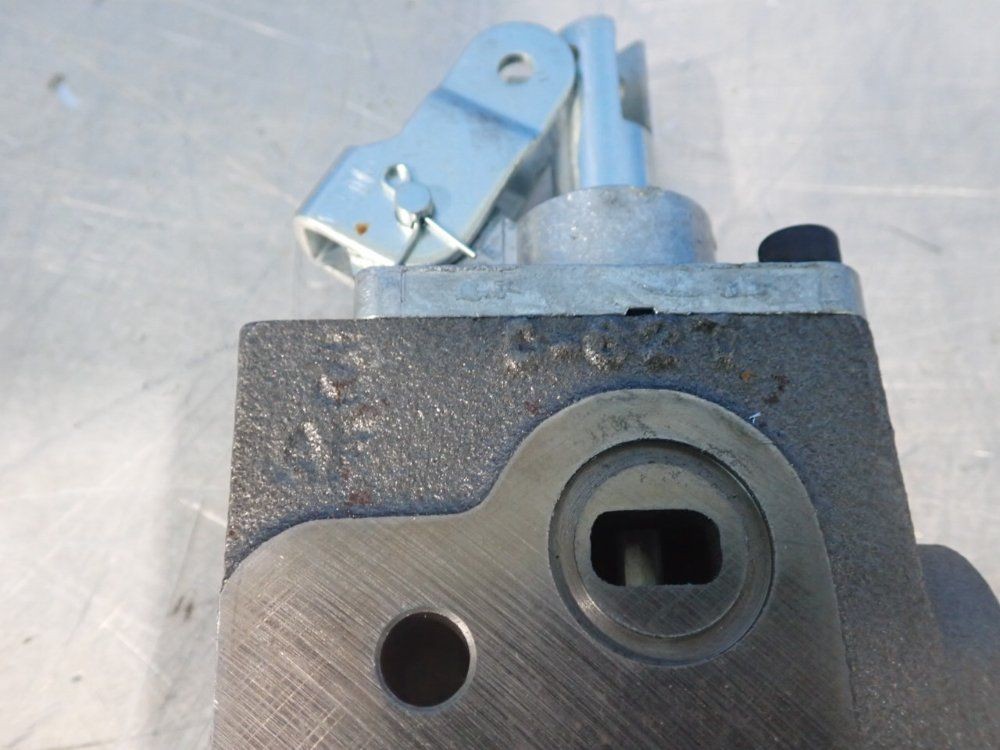 PRINCE SVM1ES7 DIRECTIONAL CONTROL VALVE 01260180006