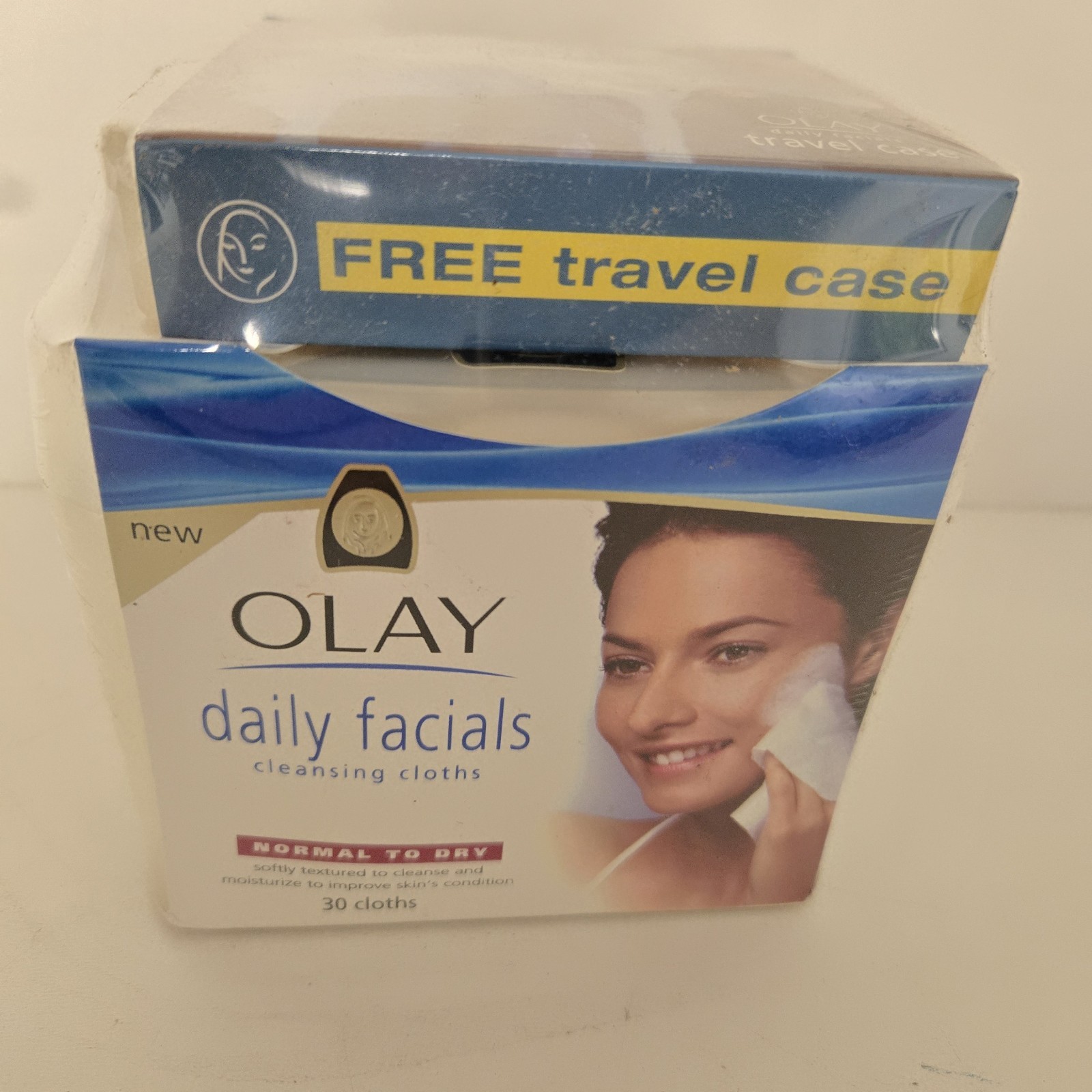 Olay Daily Set of 30 Facial Pads with Travel Case - RARE