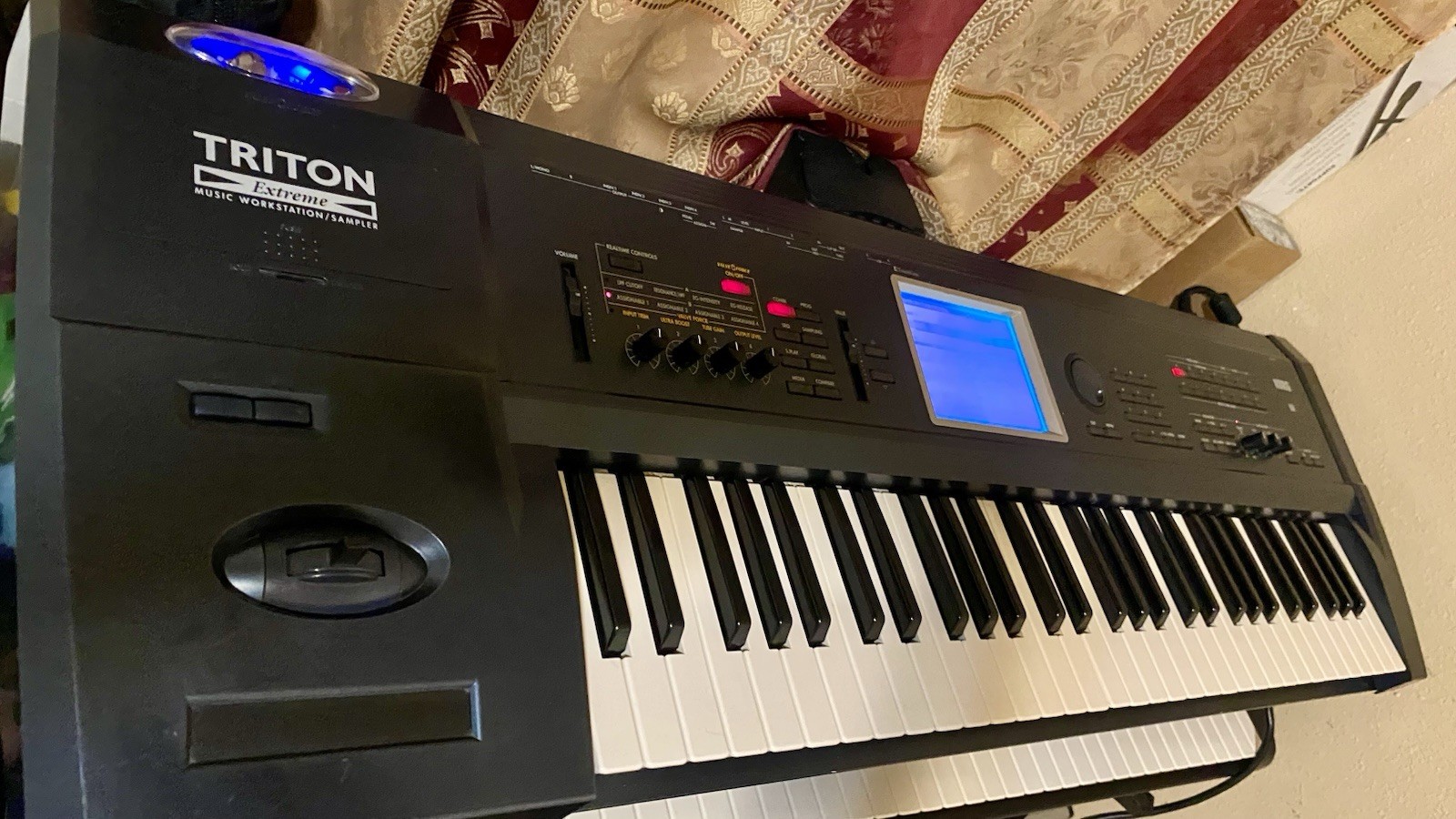 Korg Triton Extreme 61-Key Sampler Synthesizer Workstation -See Description