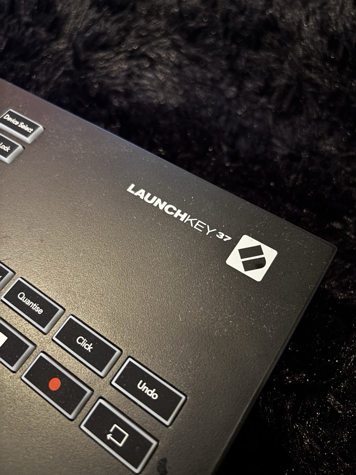 Novation Launchkey 37 37-Key MIDI Keyboard Controller with Pads