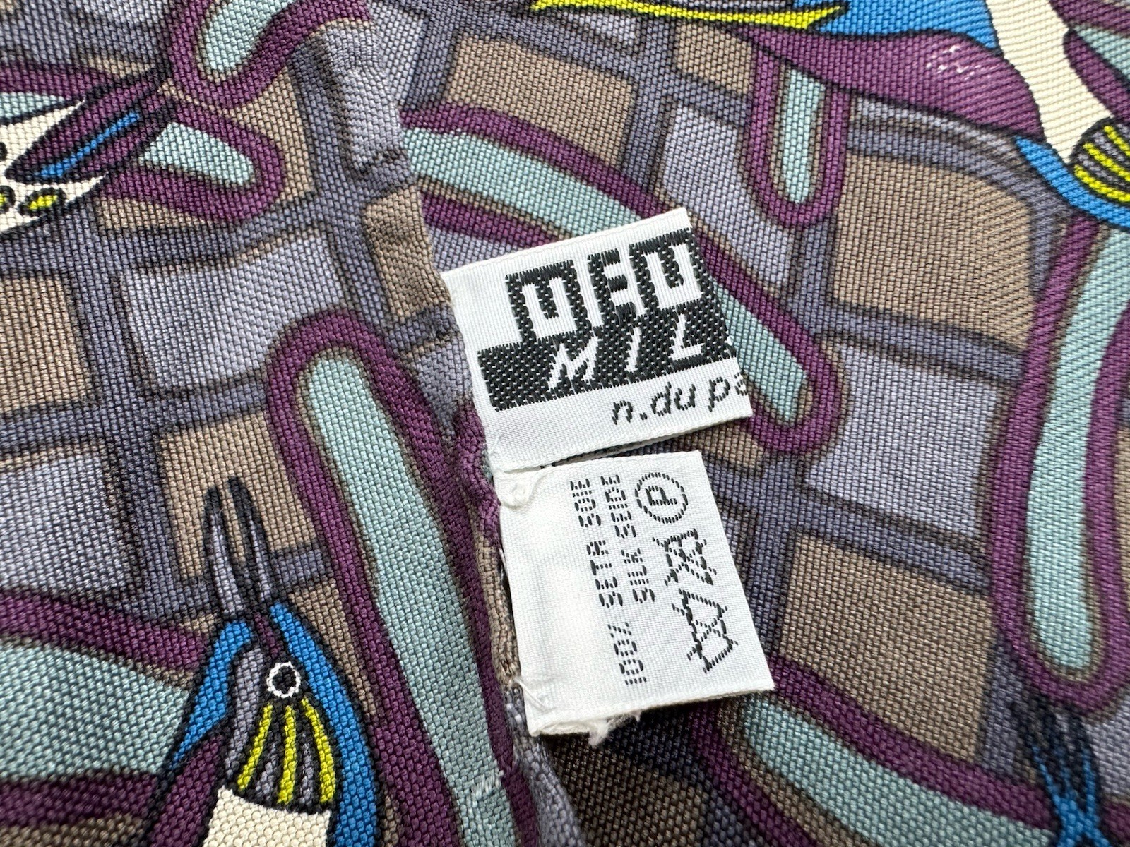 MEMPHIS Milano Vintage 100% Silk Scarf Birds Designer Print Rare Auth Italy