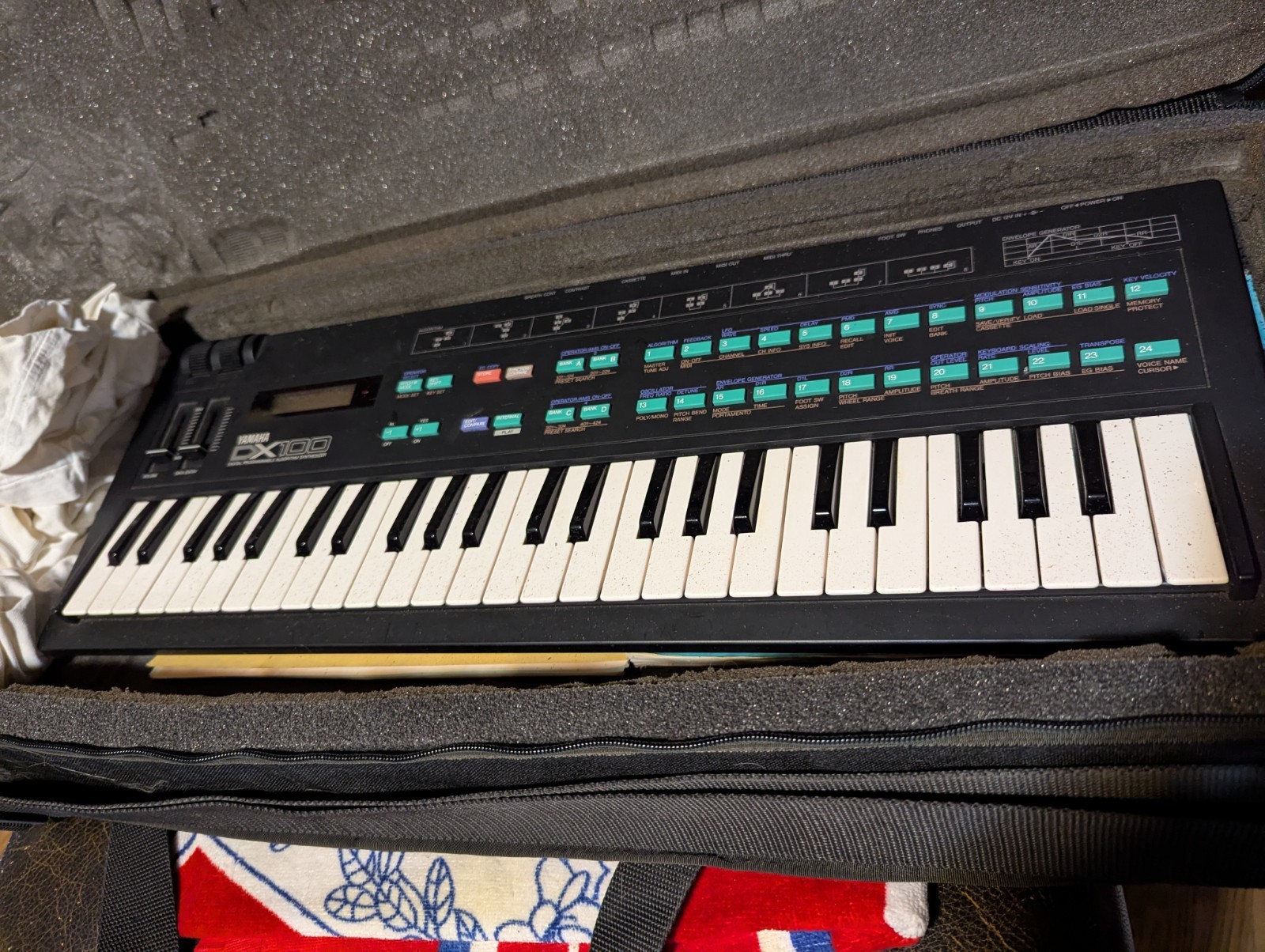 Yamaha DX-100 FM Synthesizer 1980s Model w/Case & Manuals