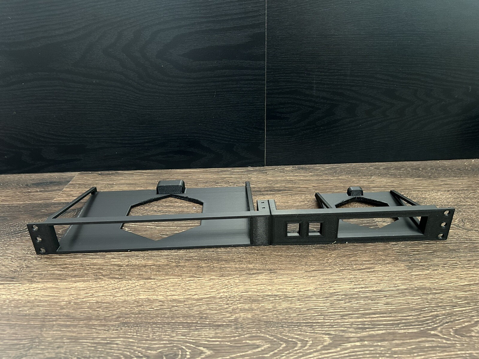 19” Server Rack TP Link ER7206 and OC200 Controller Mount