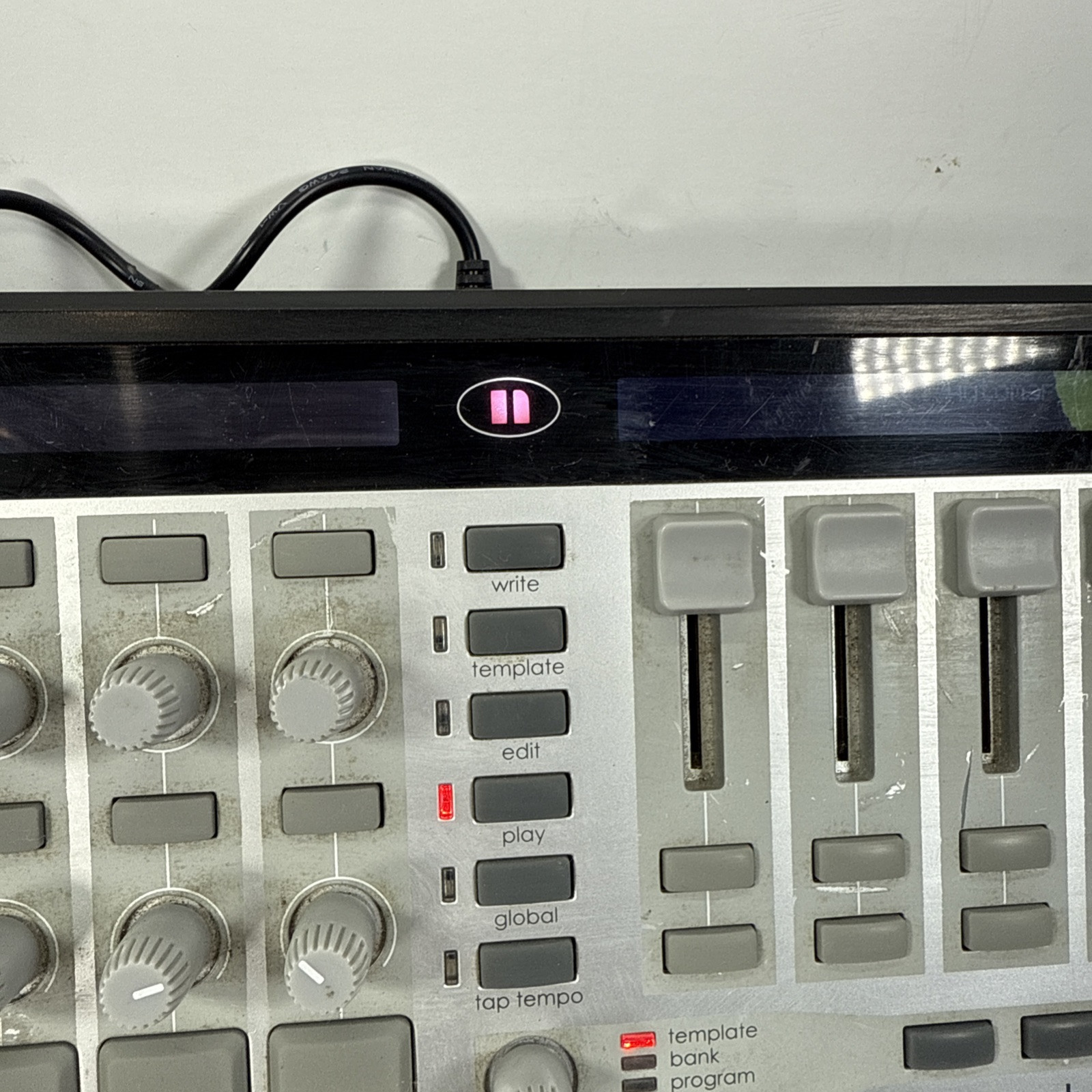 Novation Remote Zero SL Midi Controller ⚠️UNTESTED CRACKED SCREEN⚠️