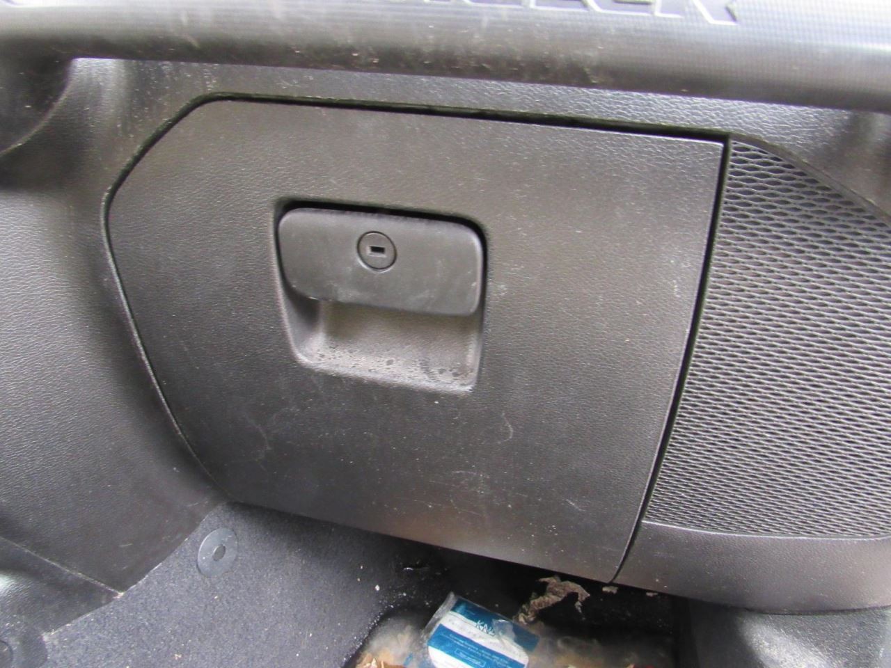 TJ        2020 Glove Box 1027433