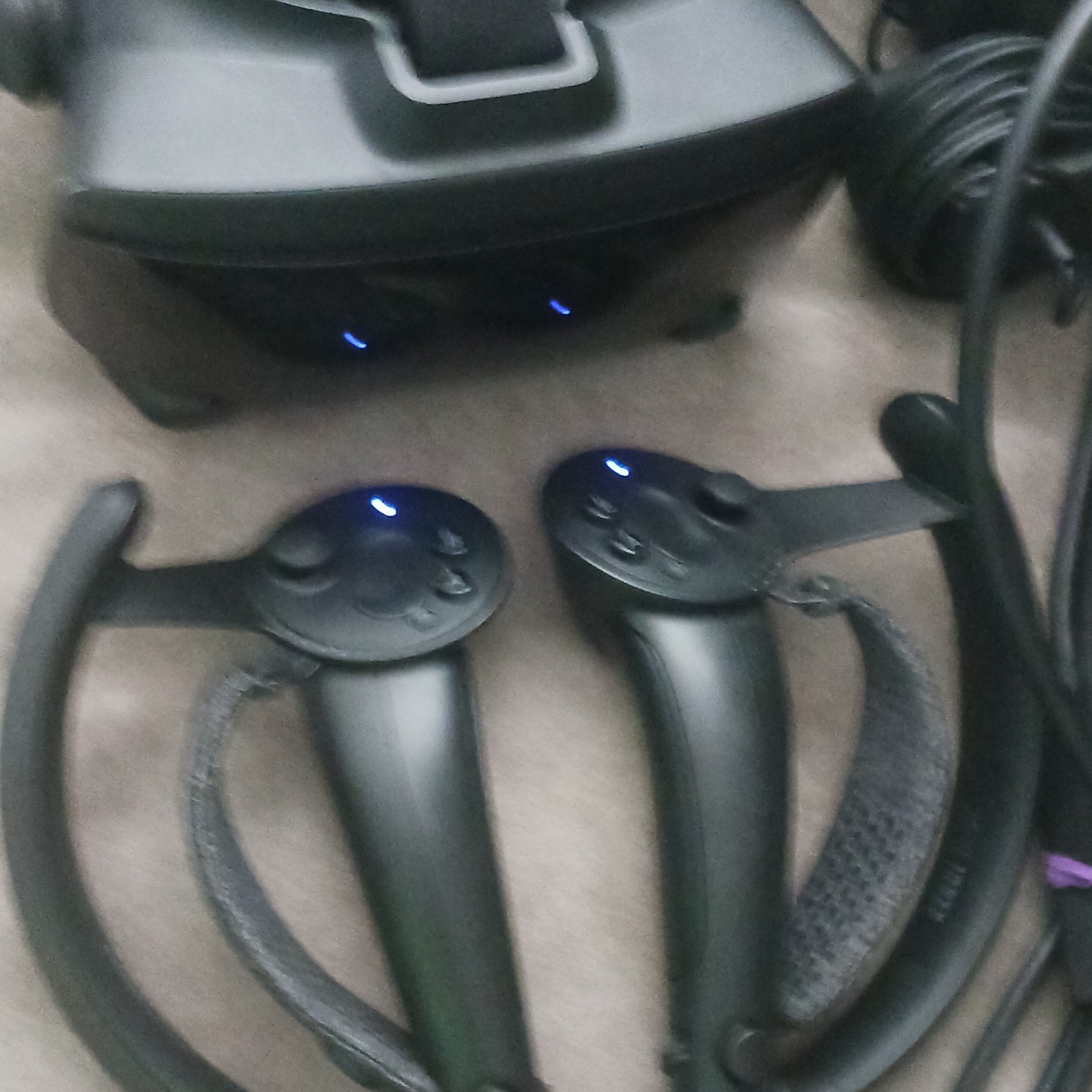 Valve index PC VR Headset, Touch Controllers, Cables, audio, any herts for ur pc