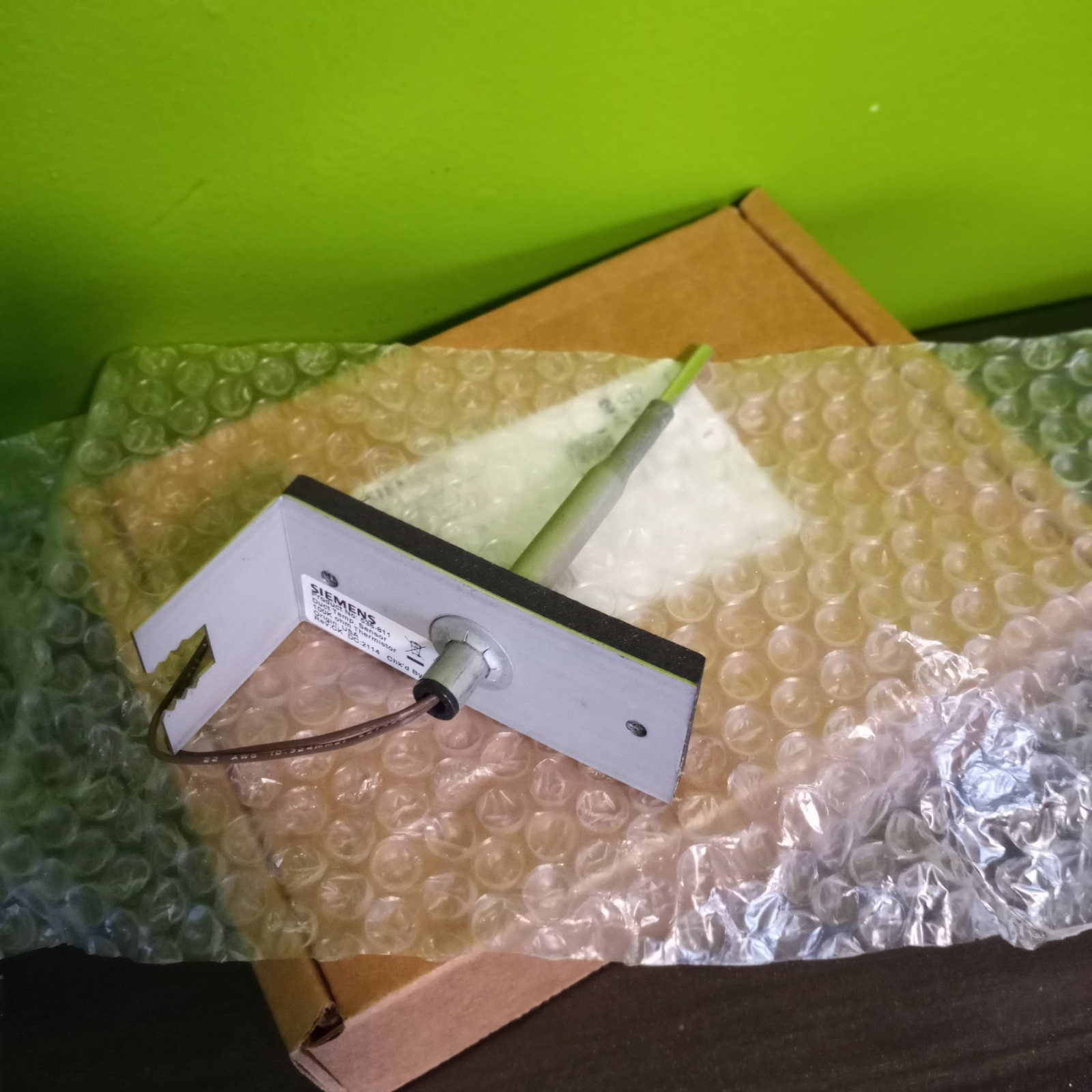 Siemens P/N 536-811 TEC Temperature Sensor