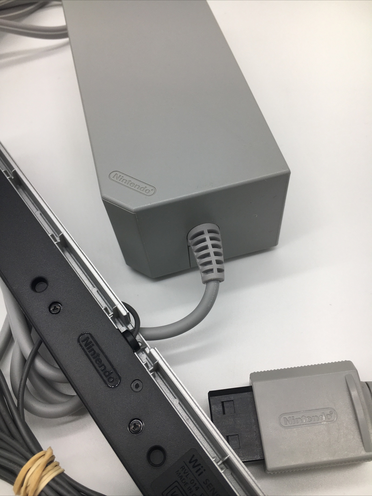 Official Nintendo Wii Complete Hookups AC Power Adapter + AV Cables + Sensor Bar