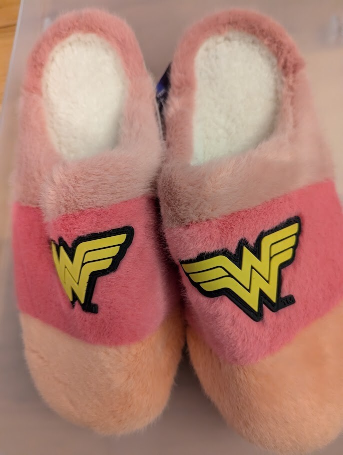 One pair Wonder Woman  sherpa lined slippers New without tags : L/XL (  8.5 )