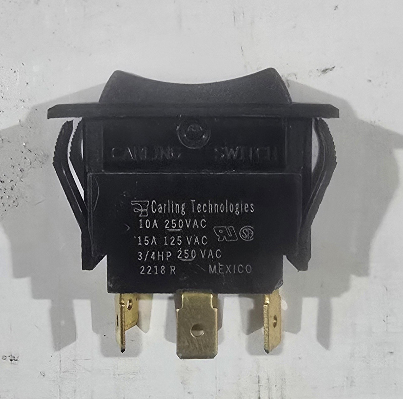 Carling MOMENTARY Rocker Switch  15A 125Vac 10A 250Vac. 3/4 HP 2218R