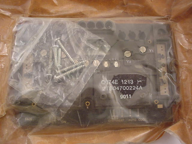 Honeywell Q674E1213 Thermostat Subbase 2TB04700224 Ships Day of Purchase