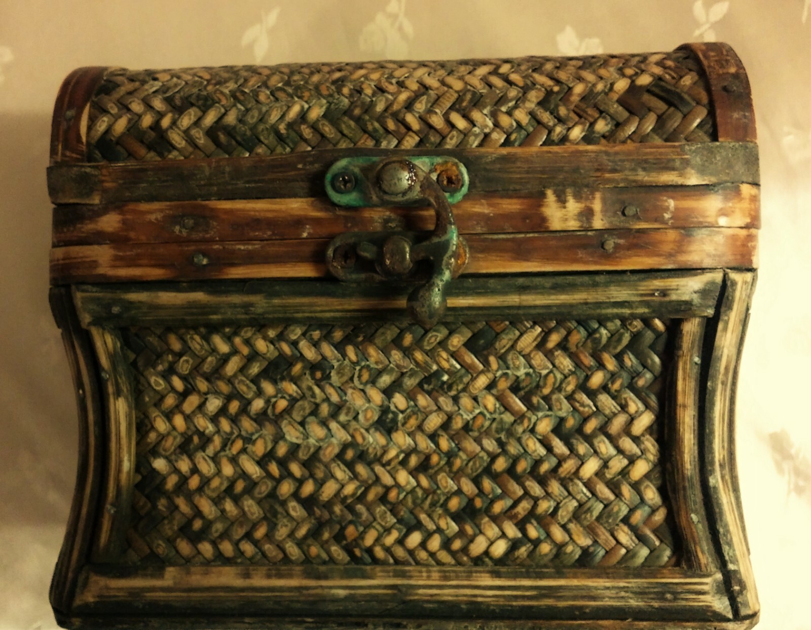 NWT Wooden Trunk, Storage & Trinket Box, Multi-Brown Woven Exterior, 5" Tall