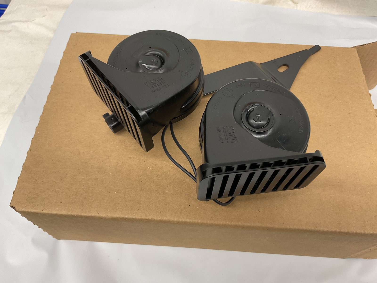 2021-2025 SILVERADO SIERRA 1500 HORN NEW GM #  85587715