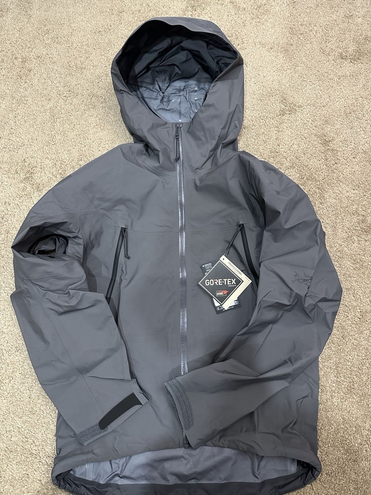 Arc’teryx LEAF Alpha Jacket LT Gen 2.2 (Wolf - Small)