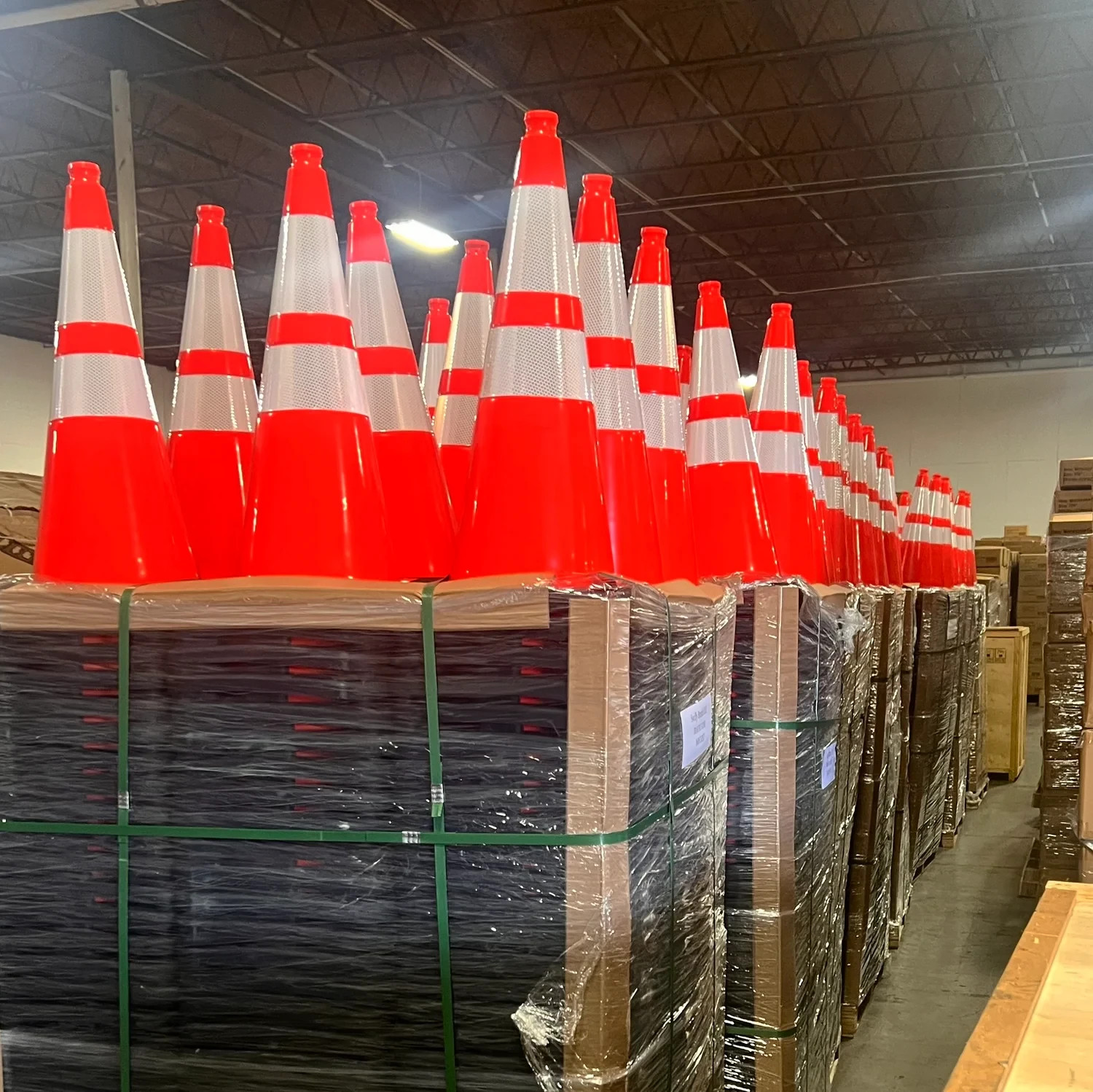 100 Qty Bulk 28” Orange Traffic Cones 7lb Base w/Reflective Collars MUTCD