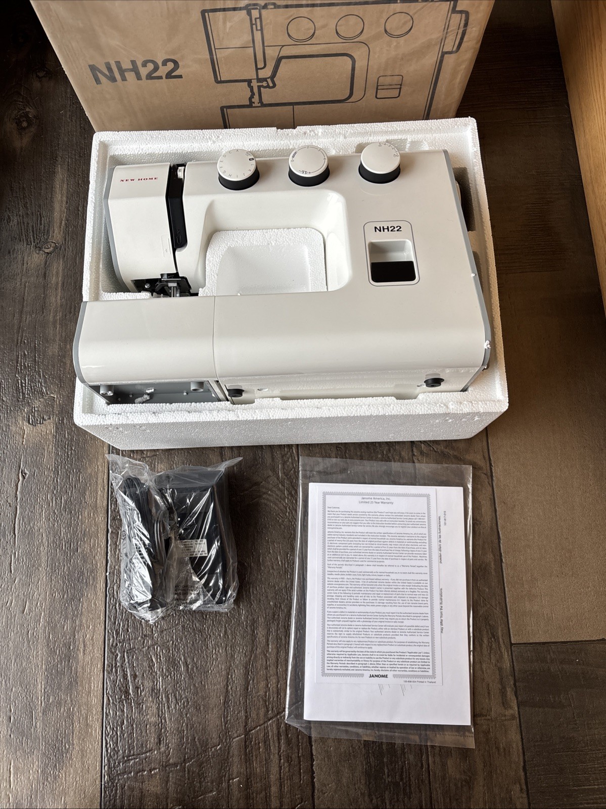 New Janome New Home Mechanical Sewing Machine NH22 Stitch Auto Needle Threading