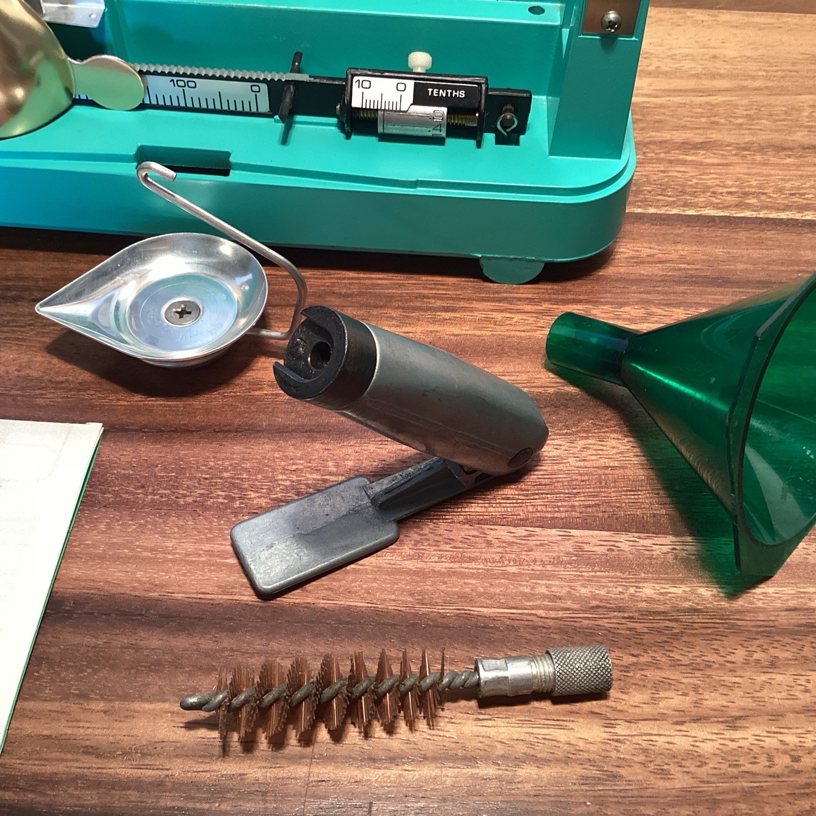 Vtg RCBS Model 10-10 Reloading Beam Scale + Lee Priming Tool + RCBS Funnel
