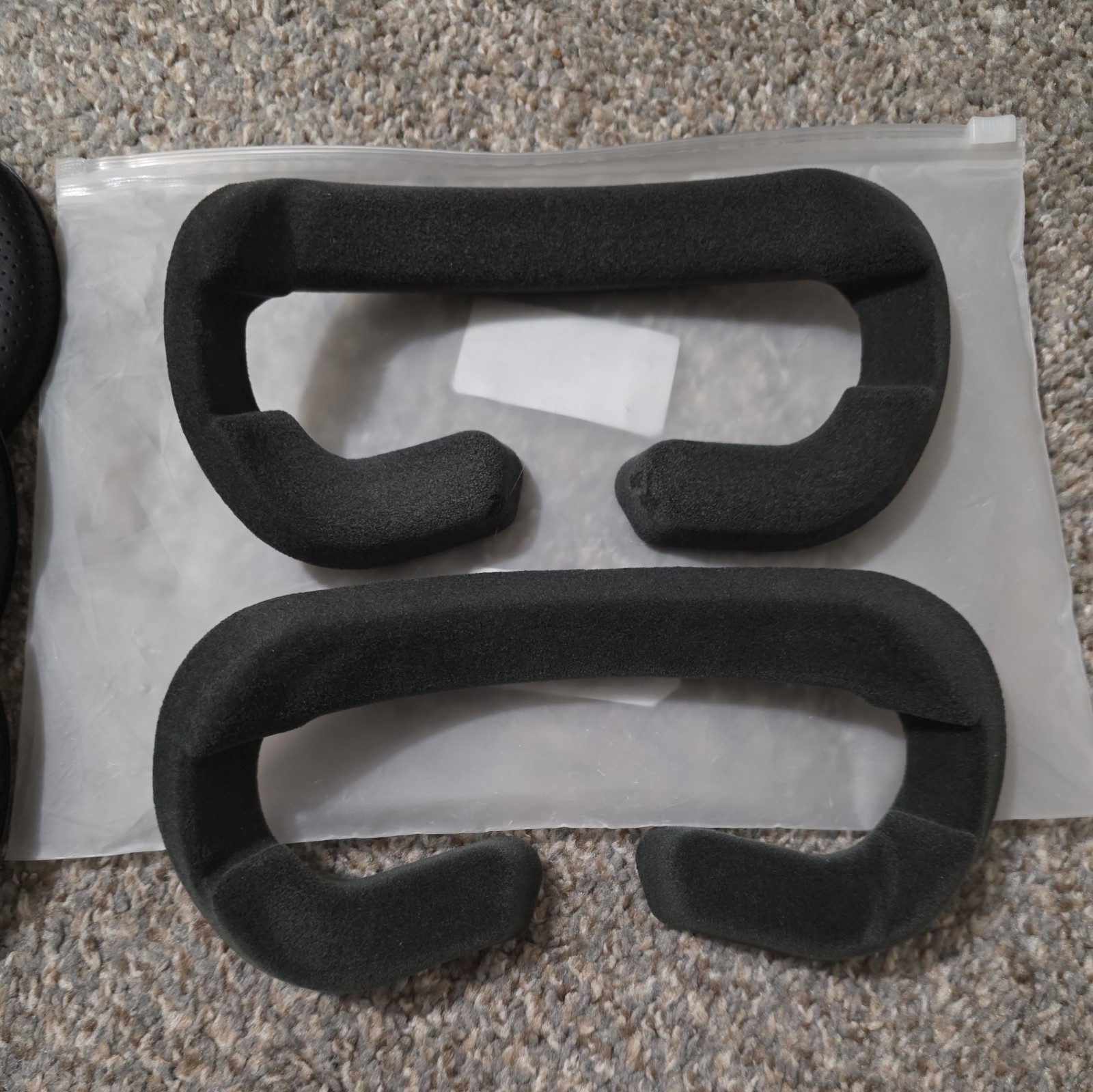 HTC Vive VR Headset - Complete Set In Original Box + Extra Face Cushions