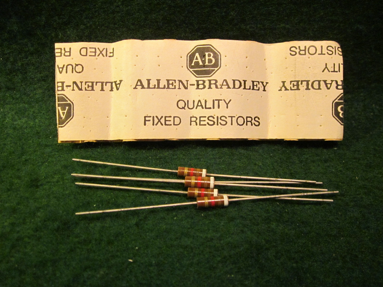 (1) 5 Pack Allen Bradley Carbon Comp 9.1K OHM 1/2 Watt 5% Resistors NOS