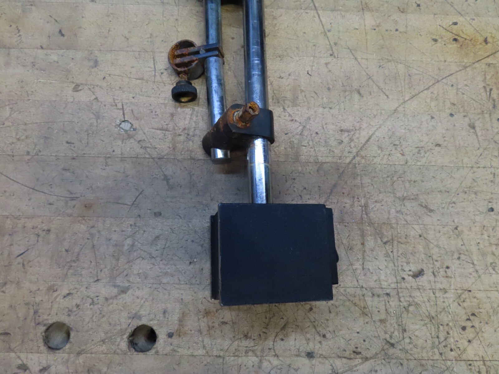 Taiwan on/off magnetic indicator base & fine adjust rods (@D63)