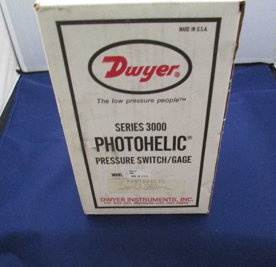 Dwyer Photohelic 3040 HH Pressure Switch Gage new