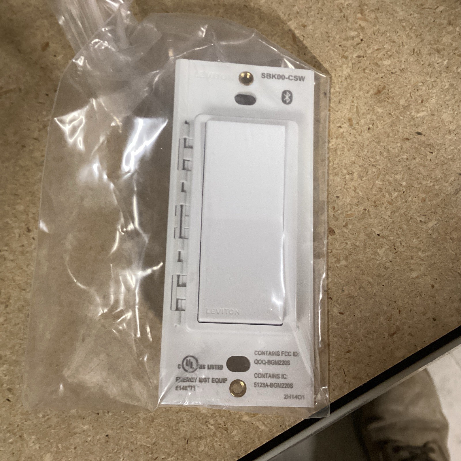 Leviton SBK00-CSW White Wireless Switch Battery Powered
