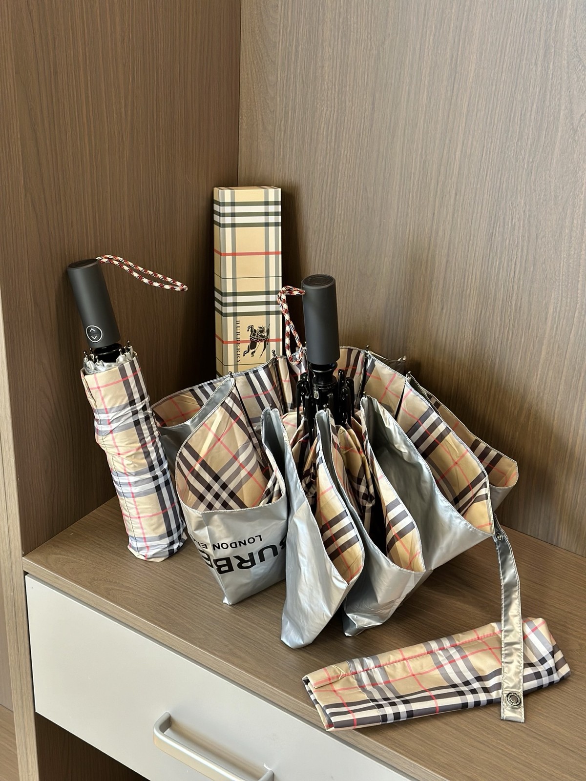 Vintage Folding Umbrella Nova Check Beige Storage Bag