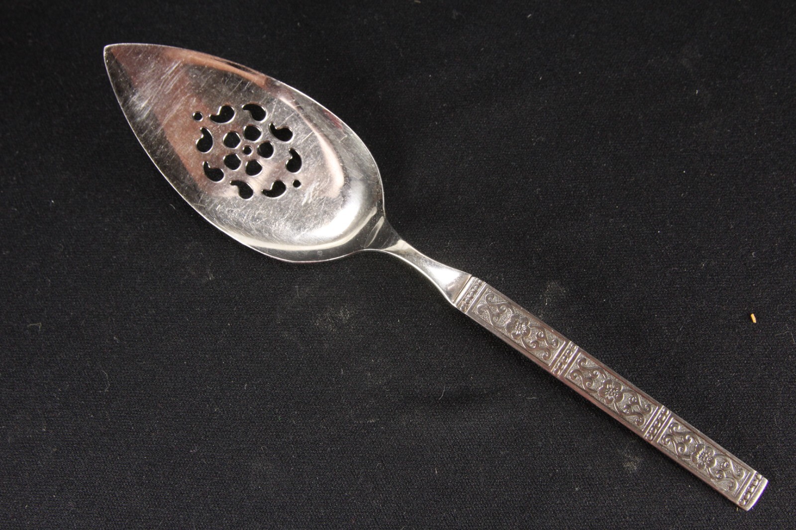 Oneida Community Stainless 'Isabella' Pierced Pie/Cake Server & Serving Spoon