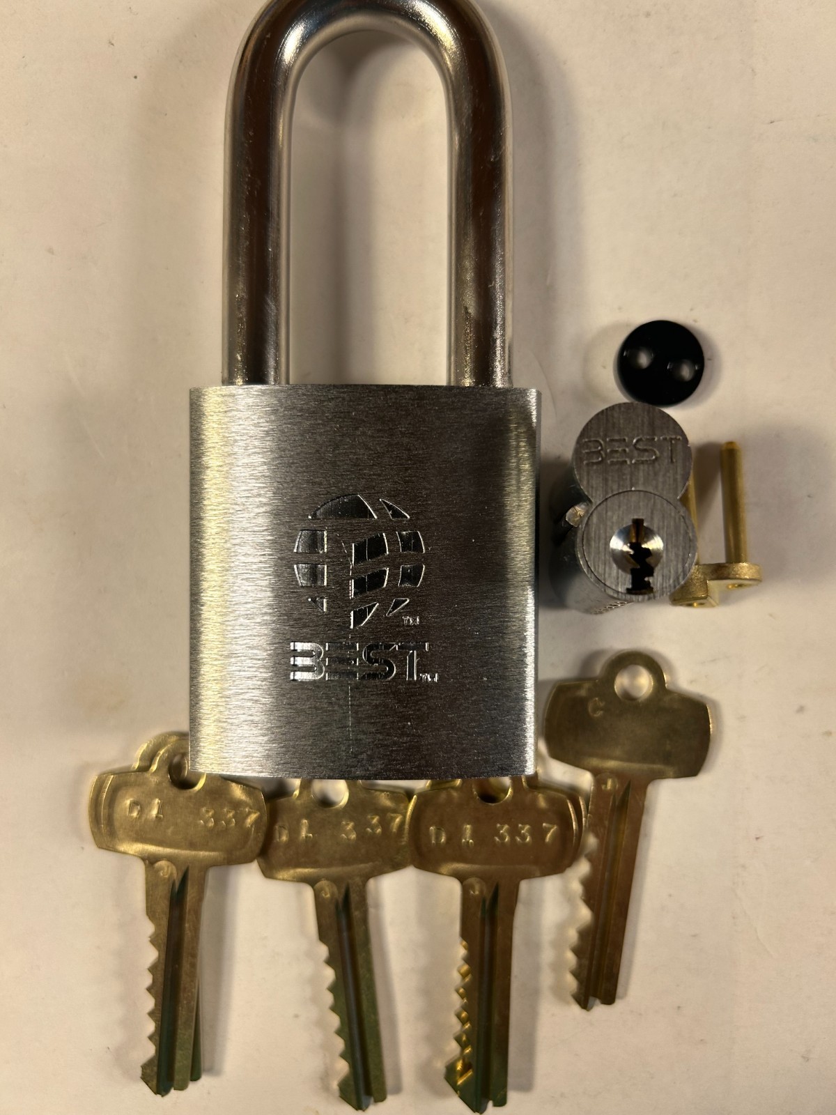1-41B772L new padlock with logo keyed