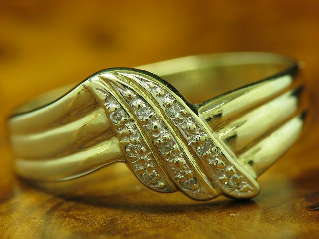 8ct 333 yellow gold ring with diamond trim/1.8g/RG 54