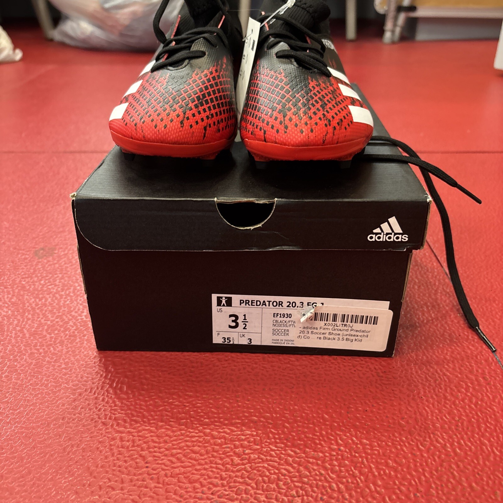 Predator 20.3 Kids Size 3.5 Red/black / White Soccer Clear New With Box