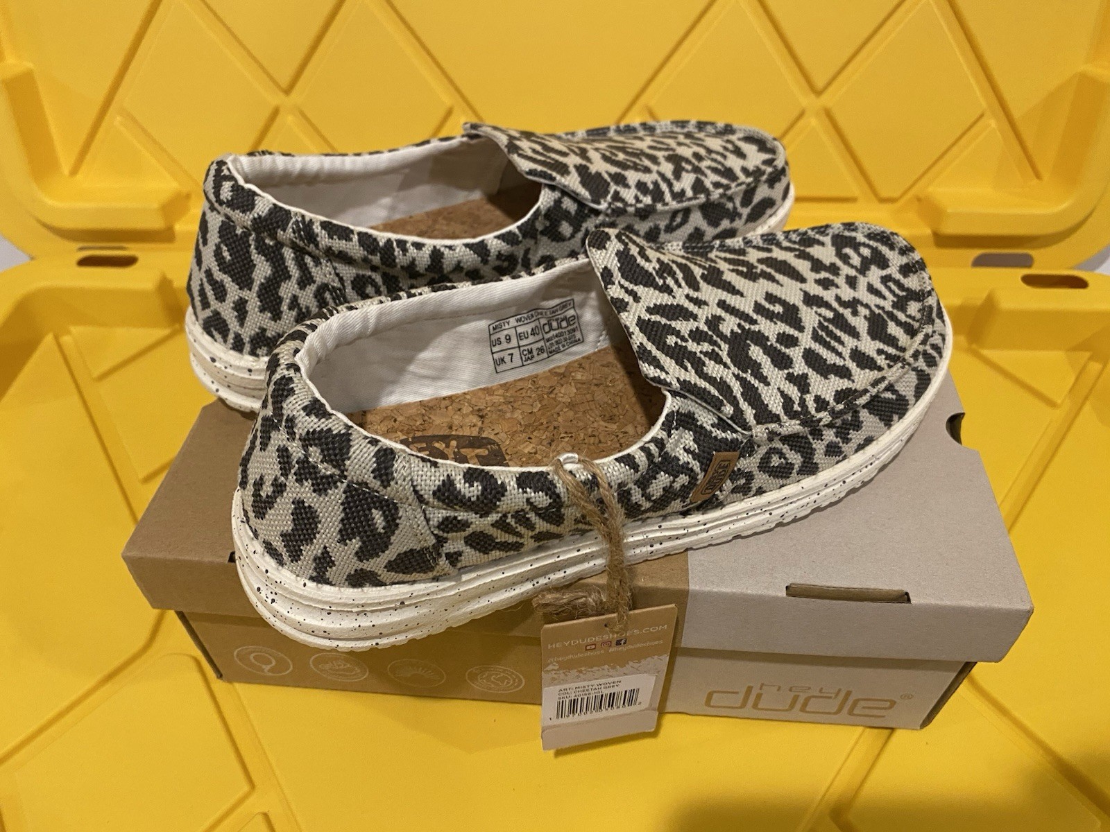 New In Box Hey Dude Women Wendy Woven Cheetah Grey Shoes Size 7