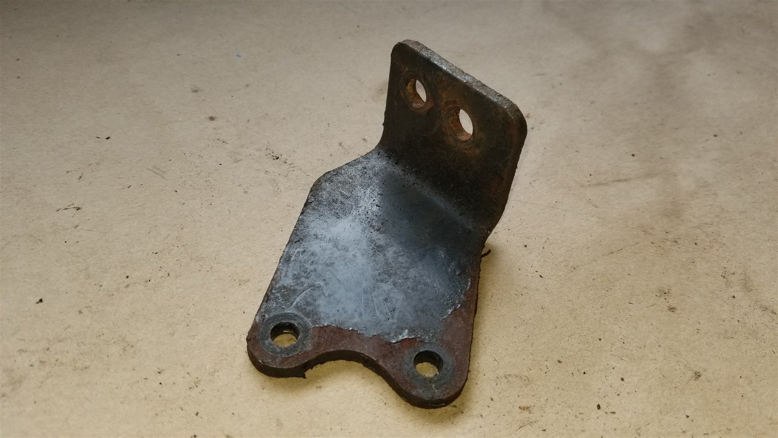 Bobcat 6703626 LH cable mount bracket 853, 863, 873, 953