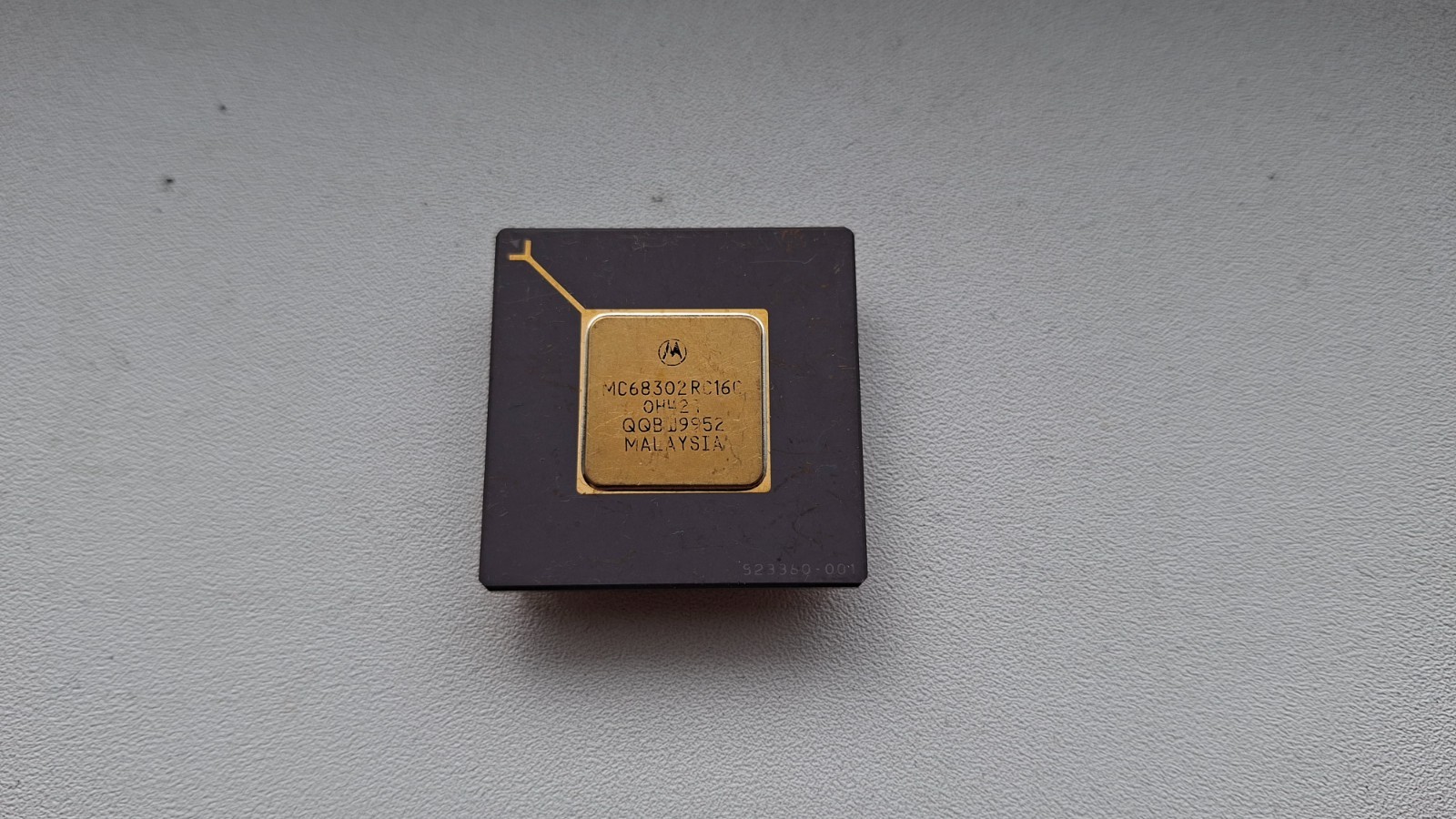 Motorola MC68302RC16C 0H42T uncommon 68000 Motorola vintage CPU GOLD