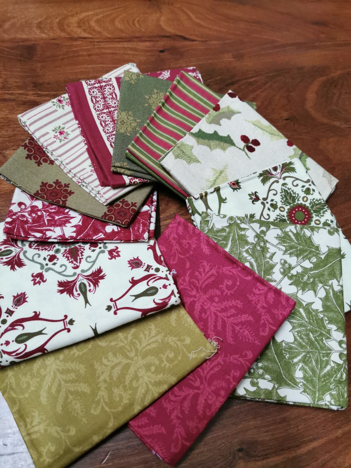 Fat Quarter Bundle: Grace Christmas Collection by Anna Griffin