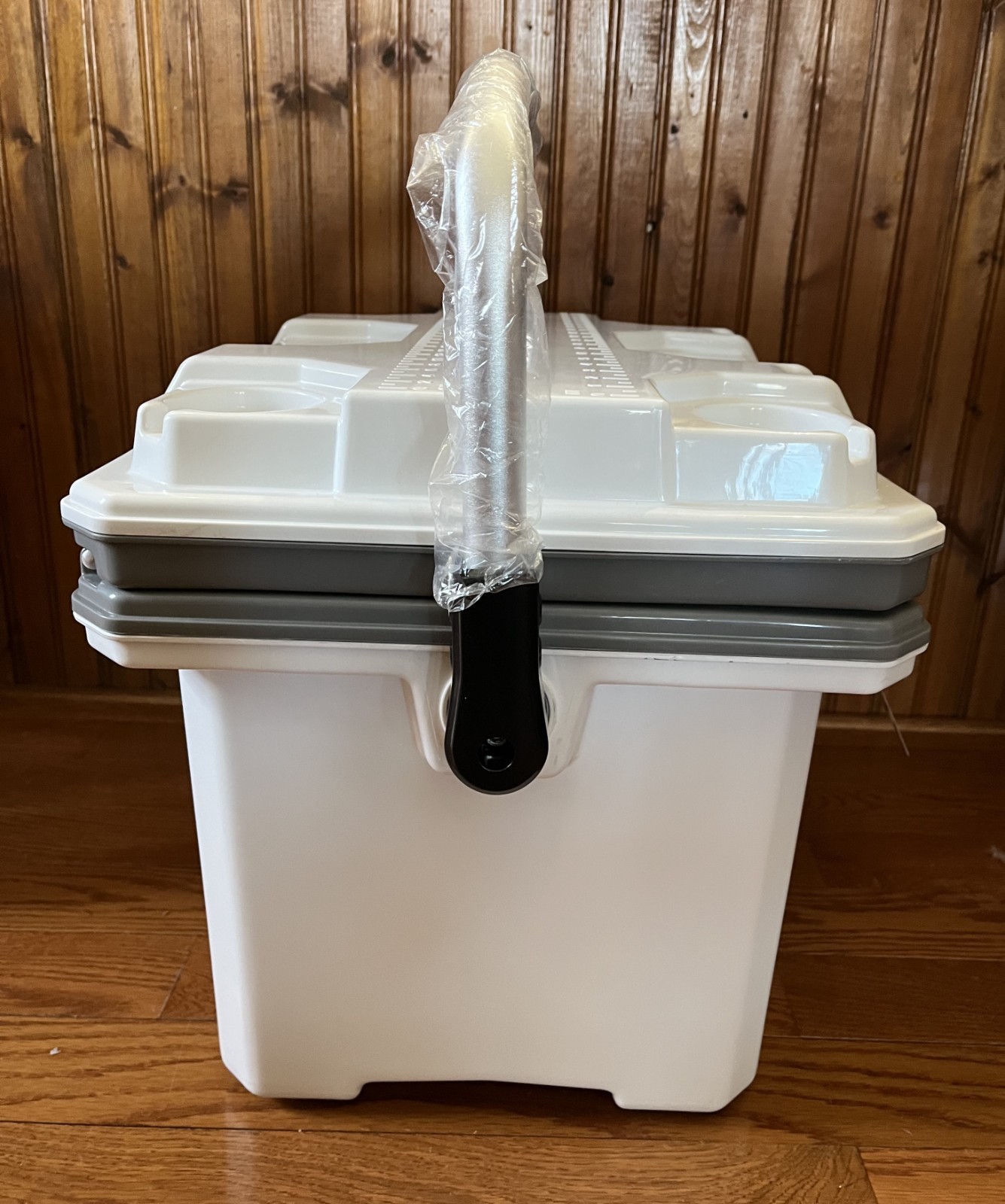 NEW IGLOO IMX 24 QT WHITE COOLER